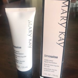 Ivory 7 Liquid foundation